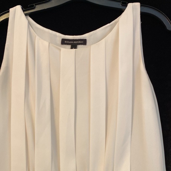 Banana Republic top, size 4, cinched waist, pleated tank top - Picture 2 of 9